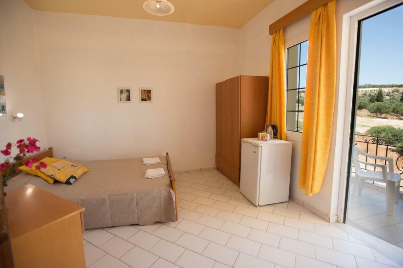 Kazakis Nikos Rooms Pitsidia Phòng bức ảnh